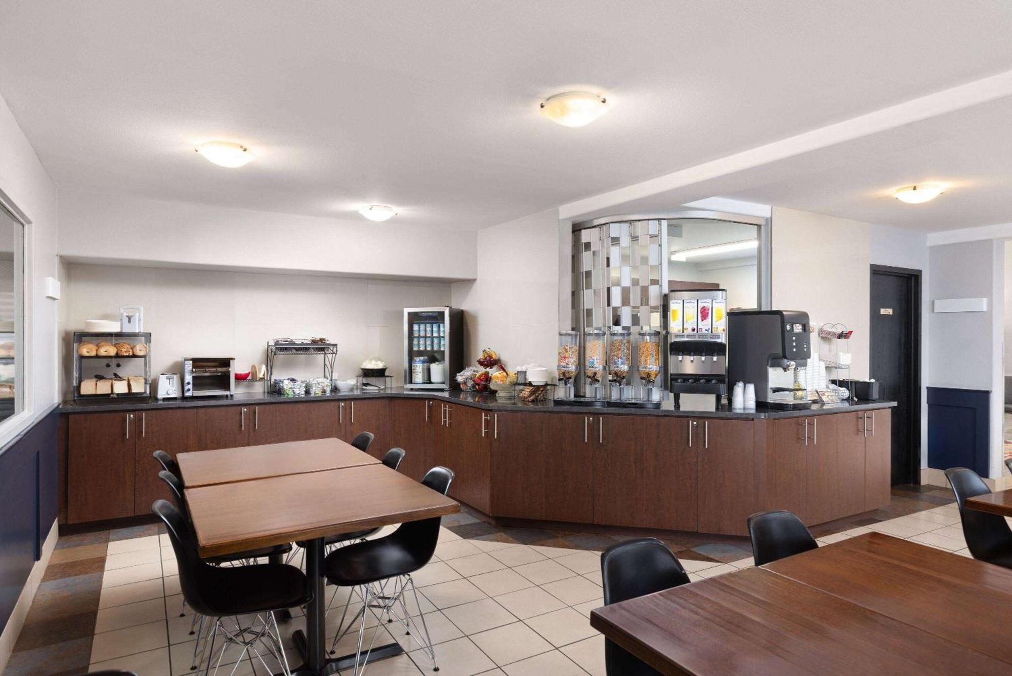 Super 8 By Wyndham St-Jerome Hotel Saint-Jérôme Kültér fotó